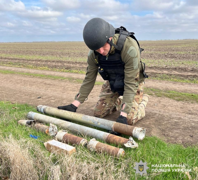 Небезпечний «врожай» у полі: на Миколаївщині знищили ворожі боєприпаси Небезпечний «врожай» у полі: на Миколаївщині знищили ворожі боєприпаси