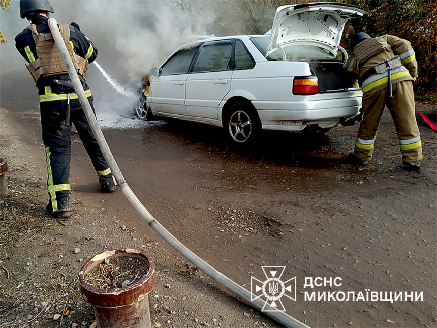 Volkswagen горел в Николаеве (фото) Volkswagen горел в Николаеве (фото)
