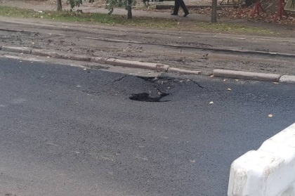 Діри в асфальті після ремонту в Миколаєві: мер запевнив, що підрядник все виправить власним коштом Діри в асфальті після ремонту в Миколаєві: мер запевнив, що підрядник все виправить власним коштом