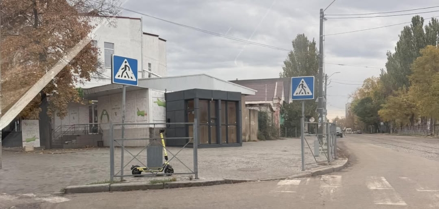 Як у вас руки не відсохли: у Миколаєві виросли нові будки там, де нещодавно прибрали старі Як у вас руки не відсохли: у Миколаєві виросли нові будки там, де нещодавно прибрали старі