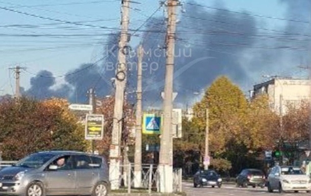 Вибухи у Криму: горіла нафтобаза (відео) Вибухи у Криму: горіла нафтобаза (відео)
