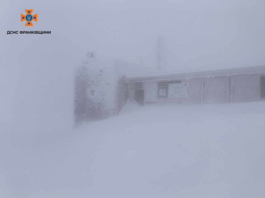 У Карпатах сніжно: висота сугробів сягає 80 сантиметрів (фото) У Карпатах сніжно: висота сугробів сягає 80 сантиметрів (фото)