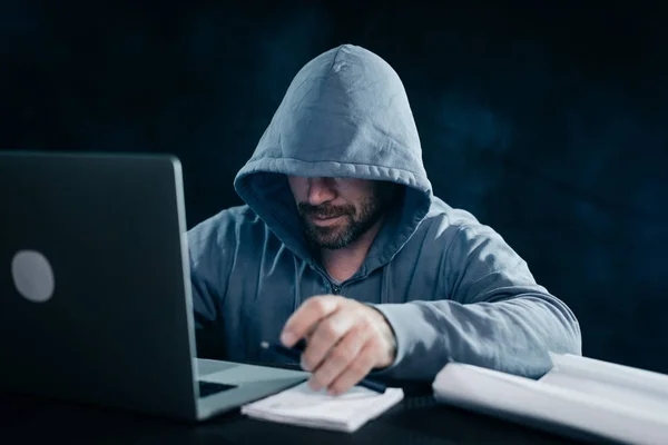 Жительницу Николаева обманули более чем на 274 тысячи гривен Жительницу Николаева обманули более чем на 274 тысячи гривен