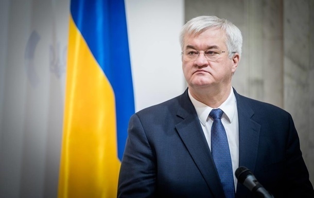 Украина понизила дипломатические отношения с Кубой Украина понизила дипломатические отношения с Кубой