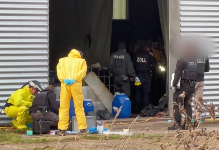 В Германии разоблачили масштабную нарколабораторию: в составе "химиков" оказался украинец (видео) В Германии разоблачили масштабную нарколабораторию: в составе "химиков" оказался украинец (видео)