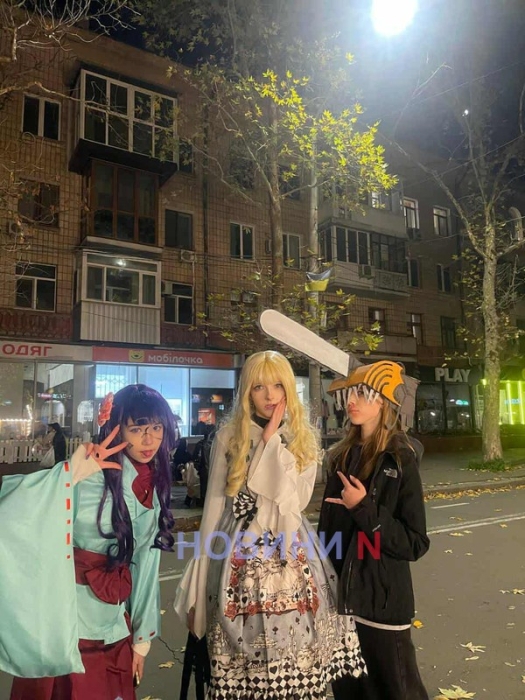 Ведьмы, скелеты и ангелы: в Николаеве празднуют Хэллоуин (фото) Ведьмы, скелеты и ангелы: в Николаеве празднуют Хэллоуин (фото)