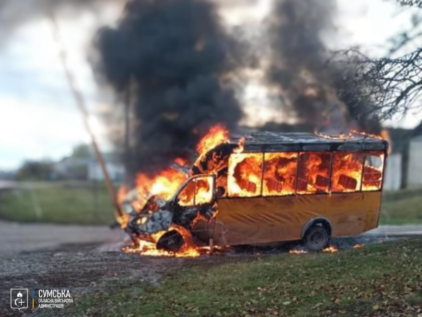 В Сумской области дрон попал в маршрутку: перевозчик приостанавливает транспортное сообщение В Сумской области дрон попал в маршрутку: перевозчик приостанавливает транспортное сообщение