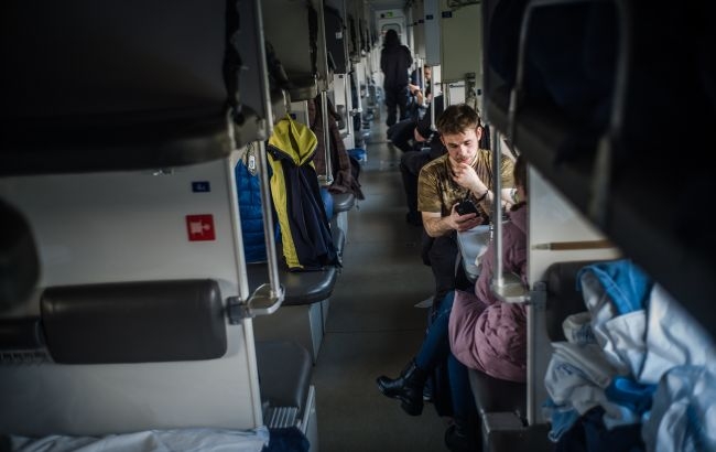 РФ повредила железную дорогу на Днепропетровщине: введены ограничения для поездов, список РФ повредила железную дорогу на Днепропетровщине: введены ограничения для поездов, список