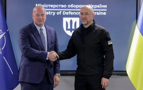 Посол США при НАТО вперше відвідав Україну Посол США при НАТО вперше відвідав Україну