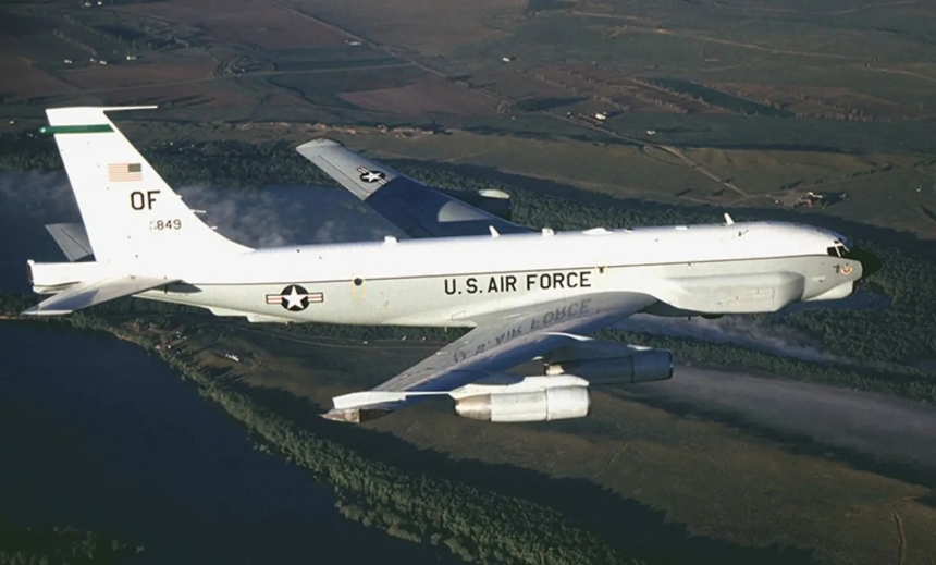 Американський літак-розвідник Boeing RC-135U зафіксовано біля Севастополя Американський літак-розвідник Boeing RC-135U зафіксовано біля Севастополя