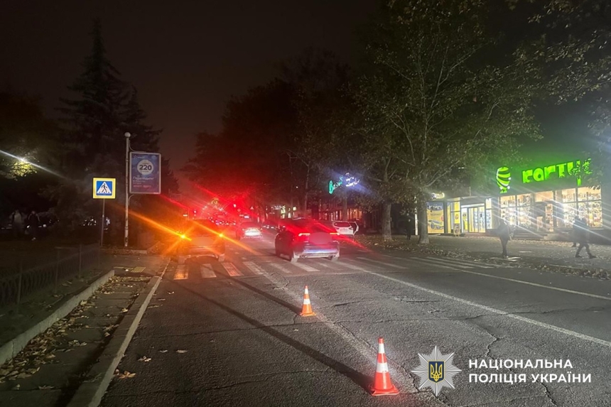 «Ниссан» сбил пешехода в центре Николаева: пострадавшего увезла скорая «Ниссан» сбил пешехода в центре Николаева: пострадавшего увезла скорая