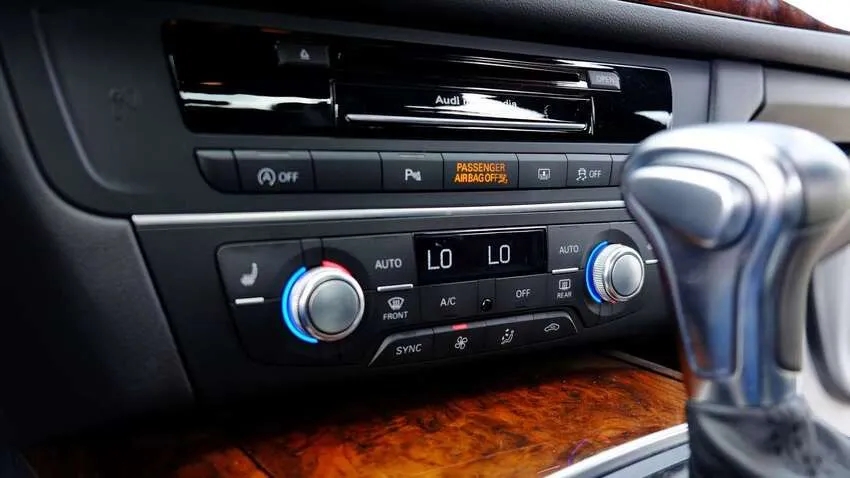 Досвідчені водії підказали найшвидший спосіб прогріти салон авто взимку Досвідчені водії підказали найшвидший спосіб прогріти салон авто взимку