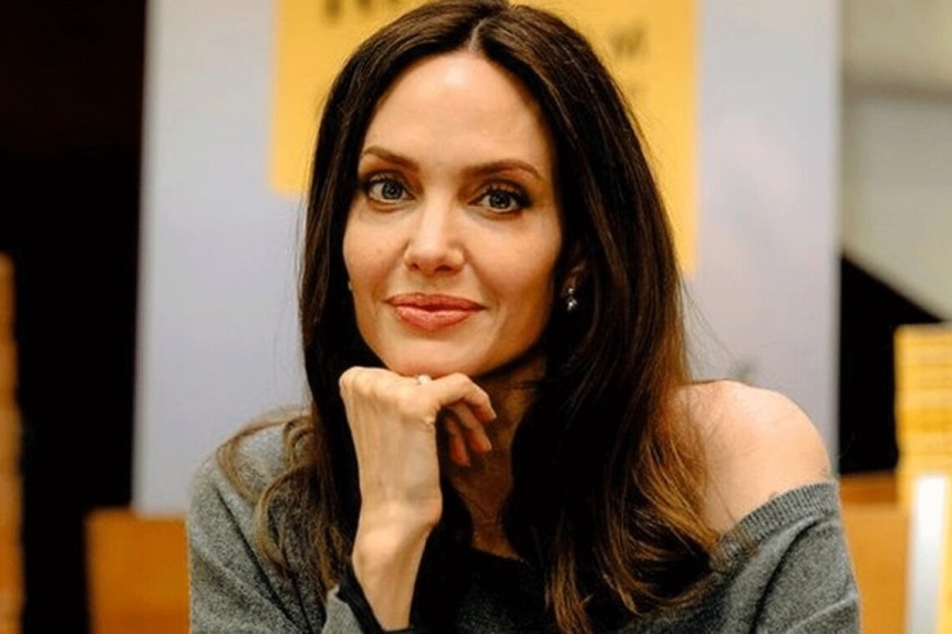 На Николаевщине водителя Анджелины Джоли отпустили из здания ТЦК, - СМИ На Николаевщине водителя Анджелины Джоли отпустили из здания ТЦК, - СМИ