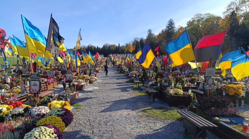 Трамп повідомив, скільки за жовтень українців та росіян загинуло на війні Трамп повідомив, скільки за жовтень українців та росіян загинуло на війні