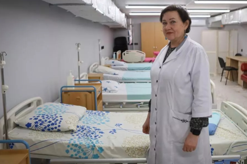 Сгоревшая «Фабрика», дроны над головой и дворники в бронежилетах: как живет соседний Херсон (фото) Сгоревшая «Фабрика», дроны над головой и дворники в бронежилетах: как живет соседний Херсон (фото)