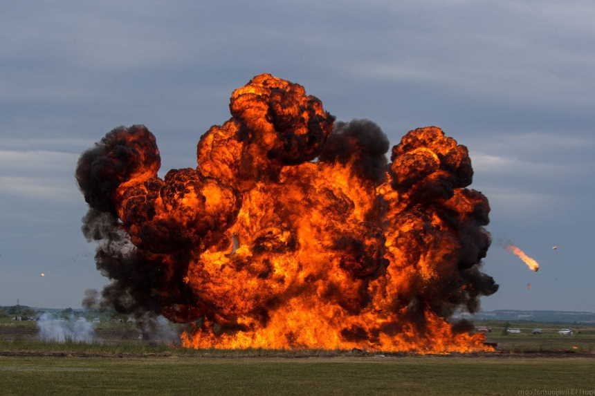 У Дніпрі та Запоріжжі пролунали вибухи У Дніпрі та Запоріжжі пролунали вибухи