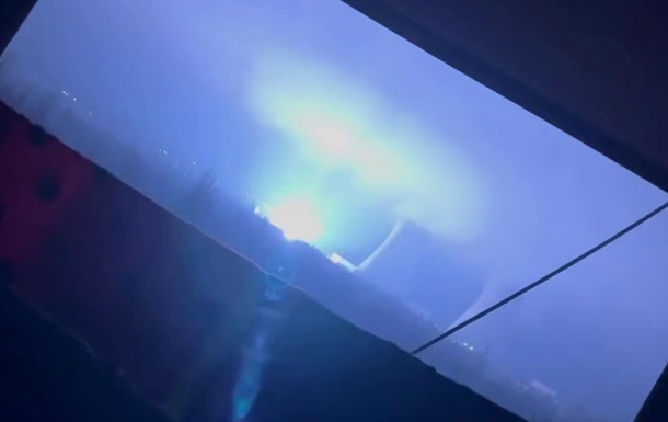 Дронами атаковано ТЕС в окупованій Донецькій області: на місці пожежі (відео) Дронами атаковано ТЕС в окупованій Донецькій області: на місці пожежі (відео)