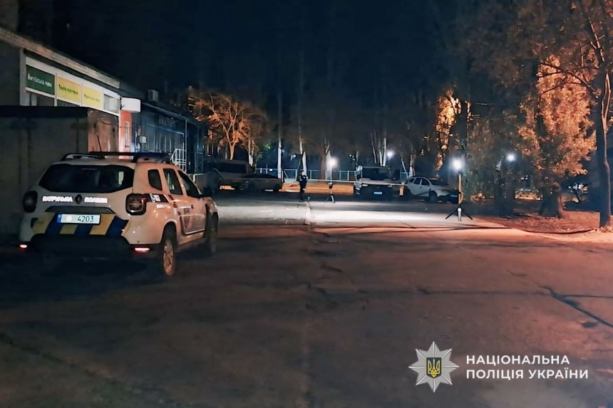 Стрельба в Днепре: мужчина открыл огонь по оппонентам, двое в больнице Стрельба в Днепре: мужчина открыл огонь по оппонентам, двое в больнице