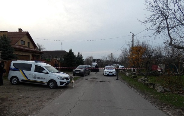 Пьяный полицейский под Запорожьем открыл стрельбу и ранил военных Пьяный полицейский под Запорожьем открыл стрельбу и ранил военных