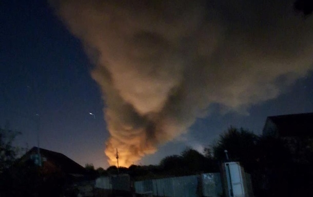 В Туапсе ночью слышали взрывы и видели дроны, - OSINT-канал (видео) В Туапсе ночью слышали взрывы и видели дроны, - OSINT-канал (видео)