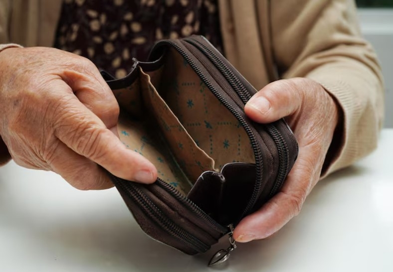 Обмен старых купюр на новые: в Николаеве мошенница обманула бабушку на 25 тысяч гривен Обмен старых купюр на новые: в Николаеве мошенница обманула бабушку на 25 тысяч гривен