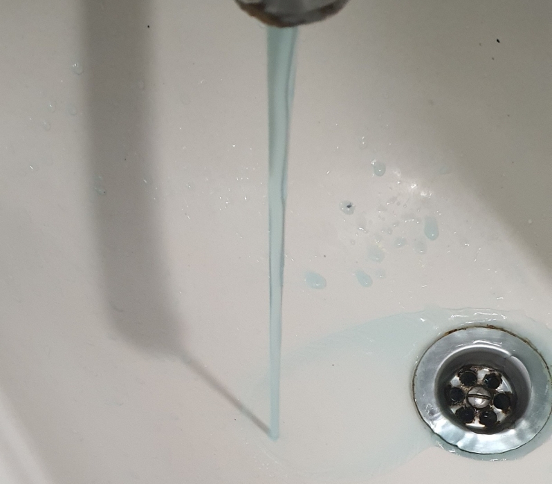 Виновата таблетка для унитаза: в Николаевводоканале объяснили, почему вода голубая Виновата таблетка для унитаза: в Николаевводоканале объяснили, почему вода голубая