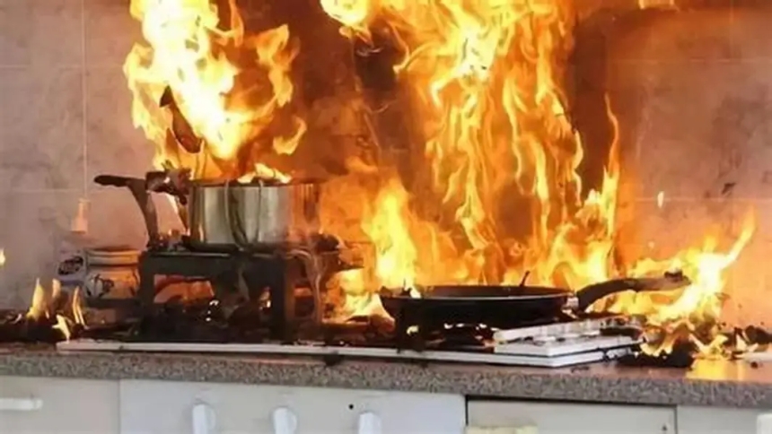 Пожар произошел в многоэтажке в Николаеве Пожар произошел в многоэтажке в Николаеве