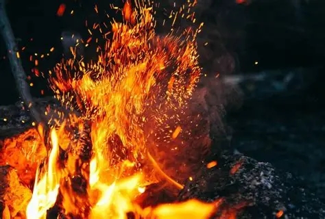 Аккумуляторная батарея загорелась в многоэтажке в Николаеве Аккумуляторная батарея загорелась в многоэтажке в Николаеве