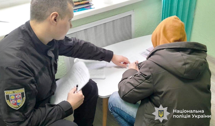 У Вінниці 15-річний підліток напав у під'їзді на 10-річну дівчинку У Вінниці 15-річний підліток напав у під'їзді на 10-річну дівчинку