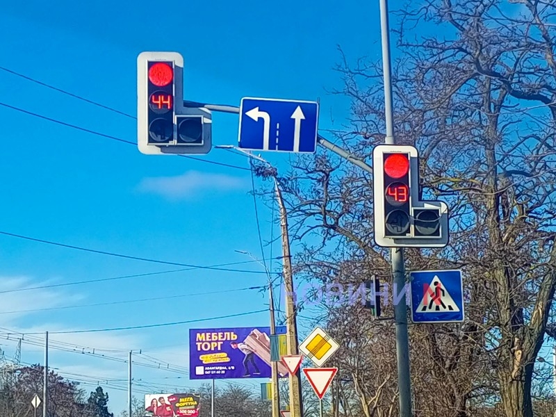 Миколаїв без світла: як живе знеструмлене місто (репортаж) Миколаїв без світла: як живе знеструмлене місто (репортаж)