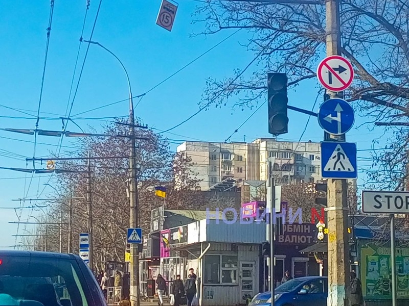 Миколаїв без світла: як живе знеструмлене місто (репортаж) Миколаїв без світла: як живе знеструмлене місто (репортаж)