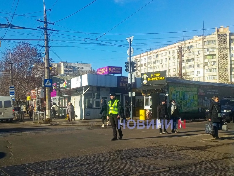 Миколаїв без світла: як живе знеструмлене місто (репортаж) Миколаїв без світла: як живе знеструмлене місто (репортаж)