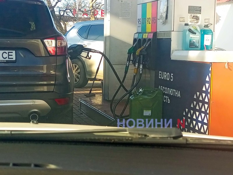 Миколаїв без світла: як живе знеструмлене місто (репортаж) Миколаїв без світла: як живе знеструмлене місто (репортаж)