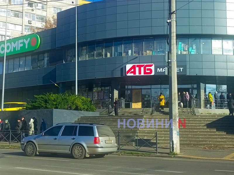 Миколаїв без світла: як живе знеструмлене місто (репортаж) Миколаїв без світла: як живе знеструмлене місто (репортаж)