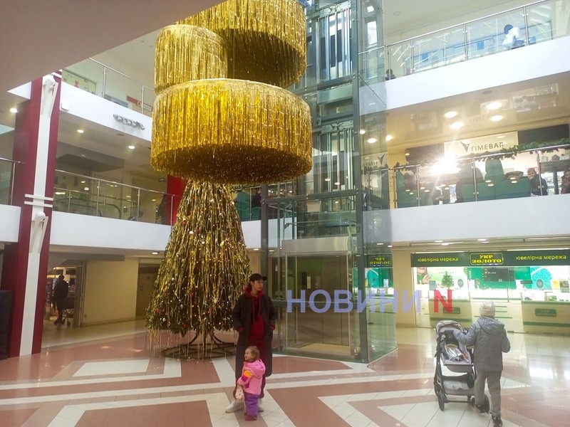 Миколаїв без світла: як живе знеструмлене місто (репортаж) Миколаїв без світла: як живе знеструмлене місто (репортаж)