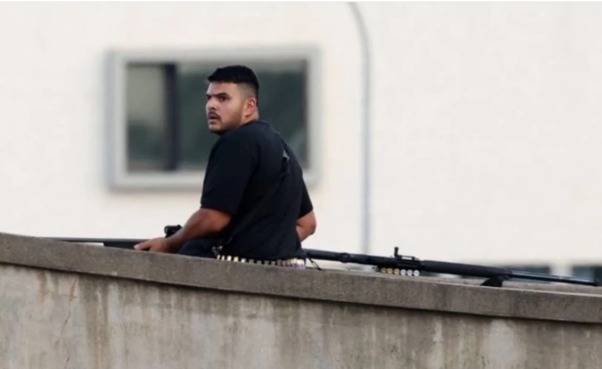 Теракт біля пляжу в Сіднеї вчинили батько та син: кількість жертв зросла, серед загиблих - українець (відео) Теракт біля пляжу в Сіднеї вчинили батько та син: кількість жертв зросла, серед загиблих - українець (відео)