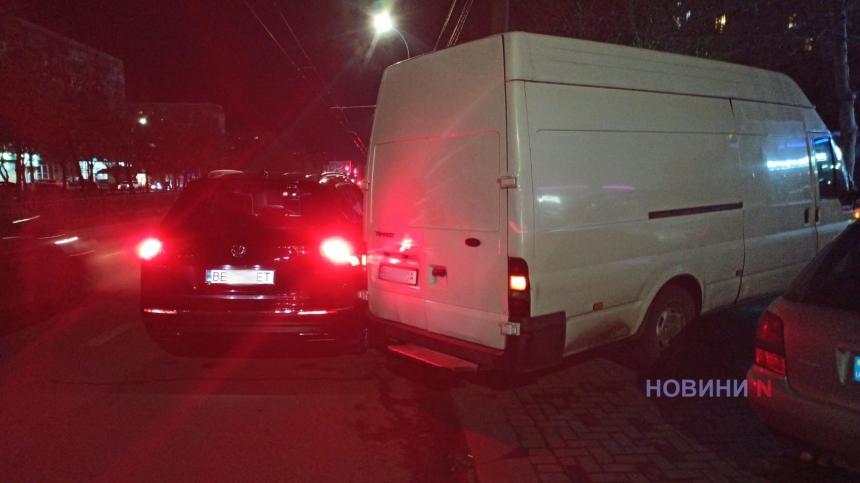 ДТП у паркувальній кишені в Миколаєві: «Форд» в'їхав у «Фольксваген» ДТП у паркувальній кишені в Миколаєві: «Форд» в'їхав у «Фольксваген»