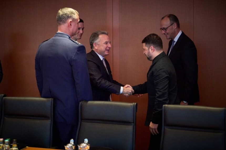 The Telegraph: переговори у Берліні принесли перші домовленості, але до миру ще далеко The Telegraph: переговори у Берліні принесли перші домовленості, але до миру ще далеко