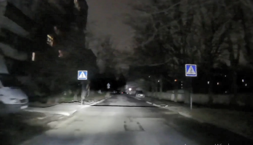 В Николаеве на дороге установили «могильную плиту» для воспитания водителей (видео) В Николаеве на дороге установили «могильную плиту» для воспитания водителей (видео)