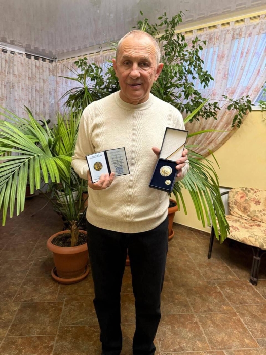 Экс-глава УМВД в Николаевской области получил награду от футболистов Экс-глава УМВД в Николаевской области получил награду от футболистов