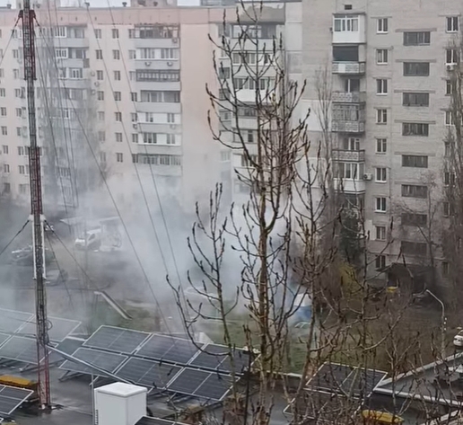 Пічне опалення у дворі багатоповерхівок: миколаївці скаржаться на дим та продукти горіння (відео) Пічне опалення у дворі багатоповерхівок: миколаївці скаржаться на дим та продукти горіння (відео)