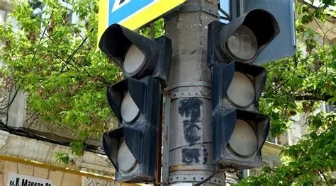 Через несправність світлофорів у Миколаєві введено ручне регулювання руху Через несправність світлофорів у Миколаєві введено ручне регулювання руху