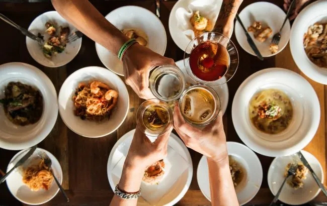 Аби не отруїтися: що і коли варто викинути з холодильника після свят Аби не отруїтися: що і коли варто викинути з холодильника після свят