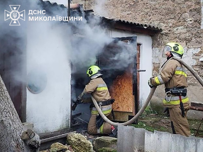 В Первомайске загорелся дом: жителей эвакуировали В Первомайске загорелся дом: жителей эвакуировали