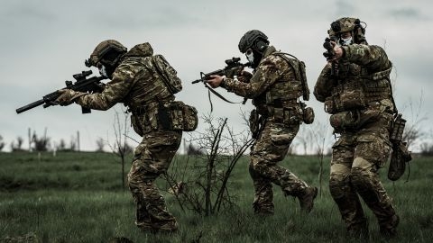 ГУР провело рейд у тил ворога на Запорізькому напрямку: захоплені полонені (відео) ГУР провело рейд у тил ворога на Запорізькому напрямку: захоплені полонені (відео)