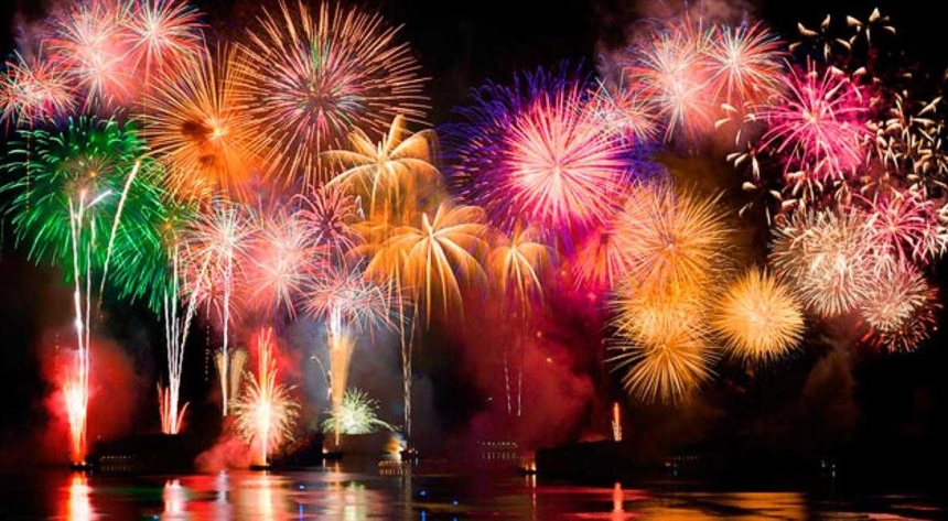 У Південноукраїнську запустили феєрверк у дворі житлового будинку - поліція шукає порушників У Південноукраїнську запустили феєрверк у дворі житлового будинку - поліція шукає порушників