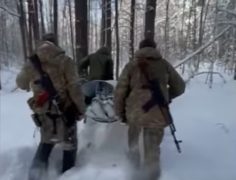 Едва не погиб, пересекая границу: в Житомирской области спасли беглеца (видео) Едва не погиб, пересекая границу: в Житомирской области спасли беглеца (видео)