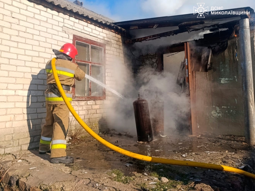 У Миколаєві та області горіли житлові будинки У Миколаєві та області горіли житлові будинки