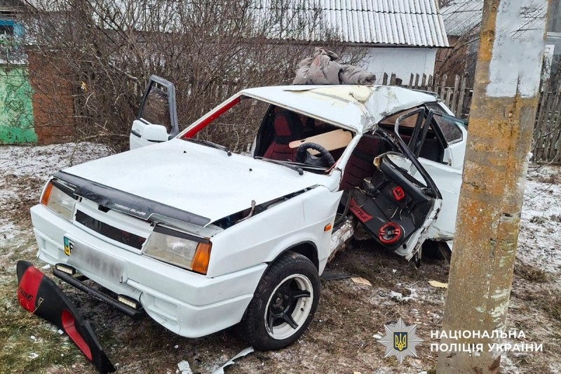 ВАЗ врезался в электроопору в Николаевской области: водитель погибла ВАЗ врезался в электроопору в Николаевской области: водитель погибла