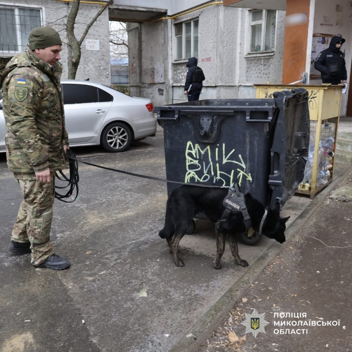 Новонароджене немовля знайшли у сміттєвому баку в Миколаєві (оновлено) Новонароджене немовля знайшли у сміттєвому баку в Миколаєві (оновлено)